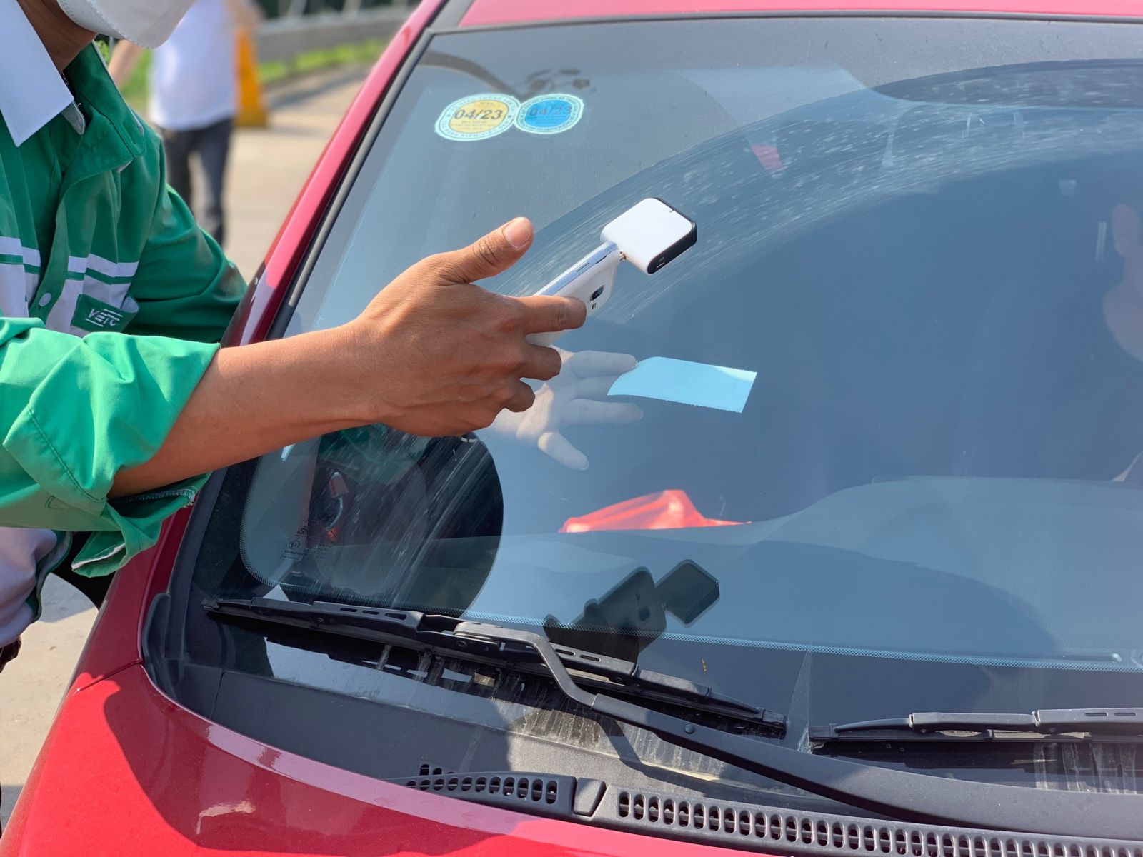 Chủ phương tiện phải trả nhiều loại phí dán thẻ ETC để lưu thông trên cao tốc