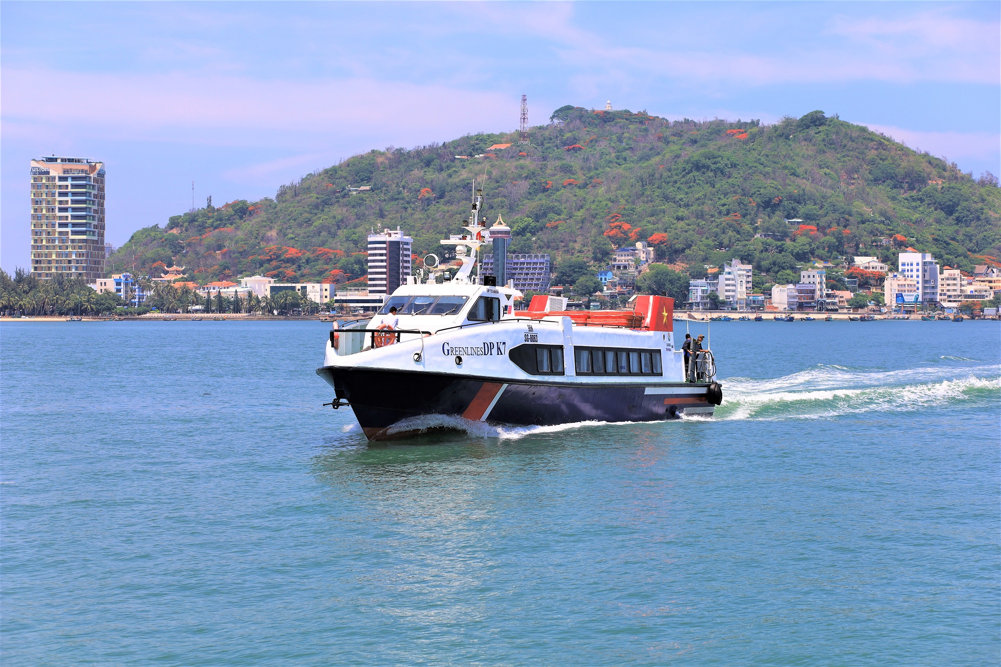 Du kh&aacute;ch cũng c&oacute; thể đi t&agrave;u cao tốc từ Vũng T&agrave;u, S&oacute;c Trăng v&agrave; Cần Thơ ra C&ocirc;n Đảo.&nbsp; Ảnh: GreenLines DP.