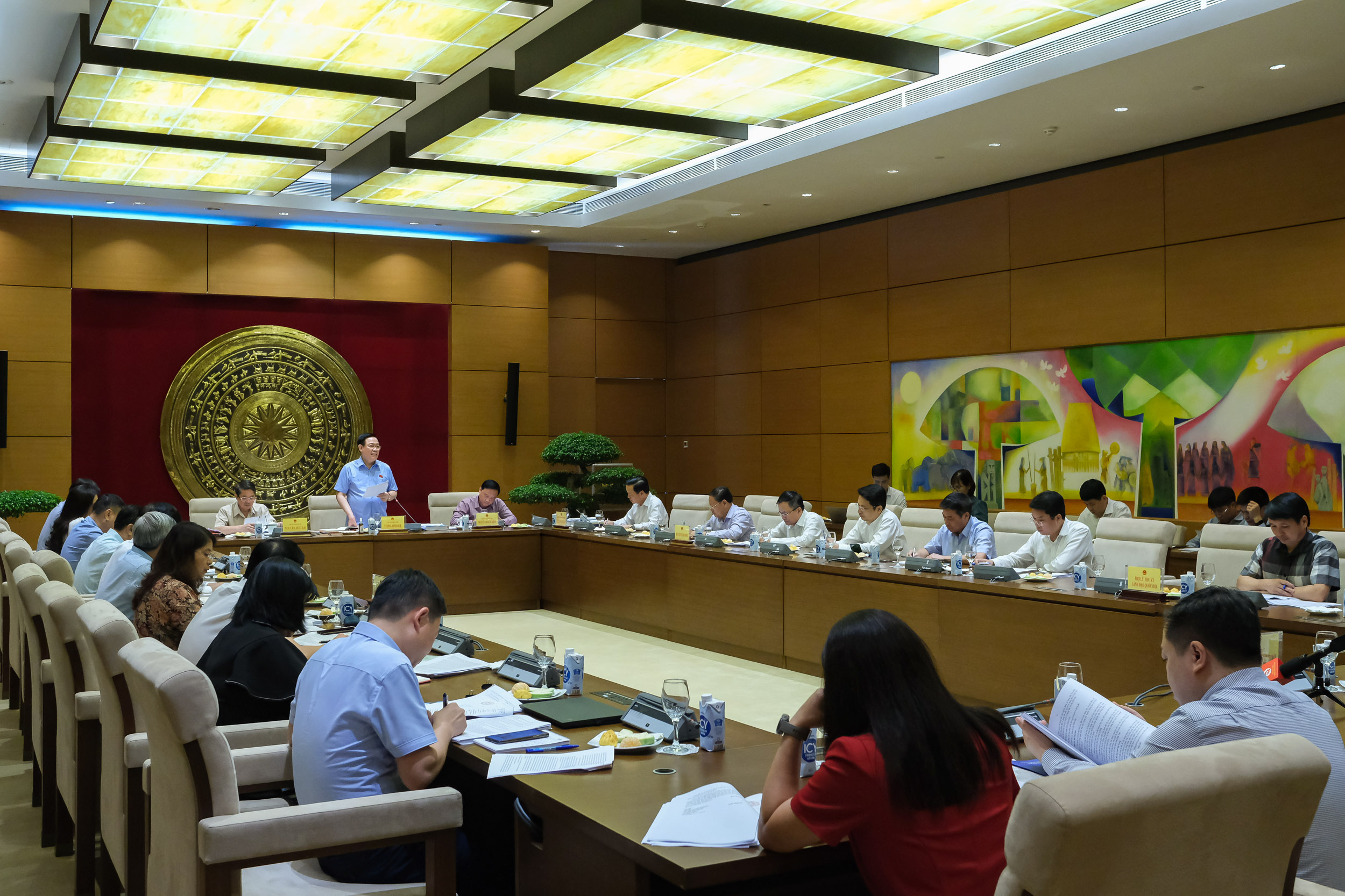 To&agrave;n cảnh buổi l&agrave;m việc - Ảnh: Quochoi.vn