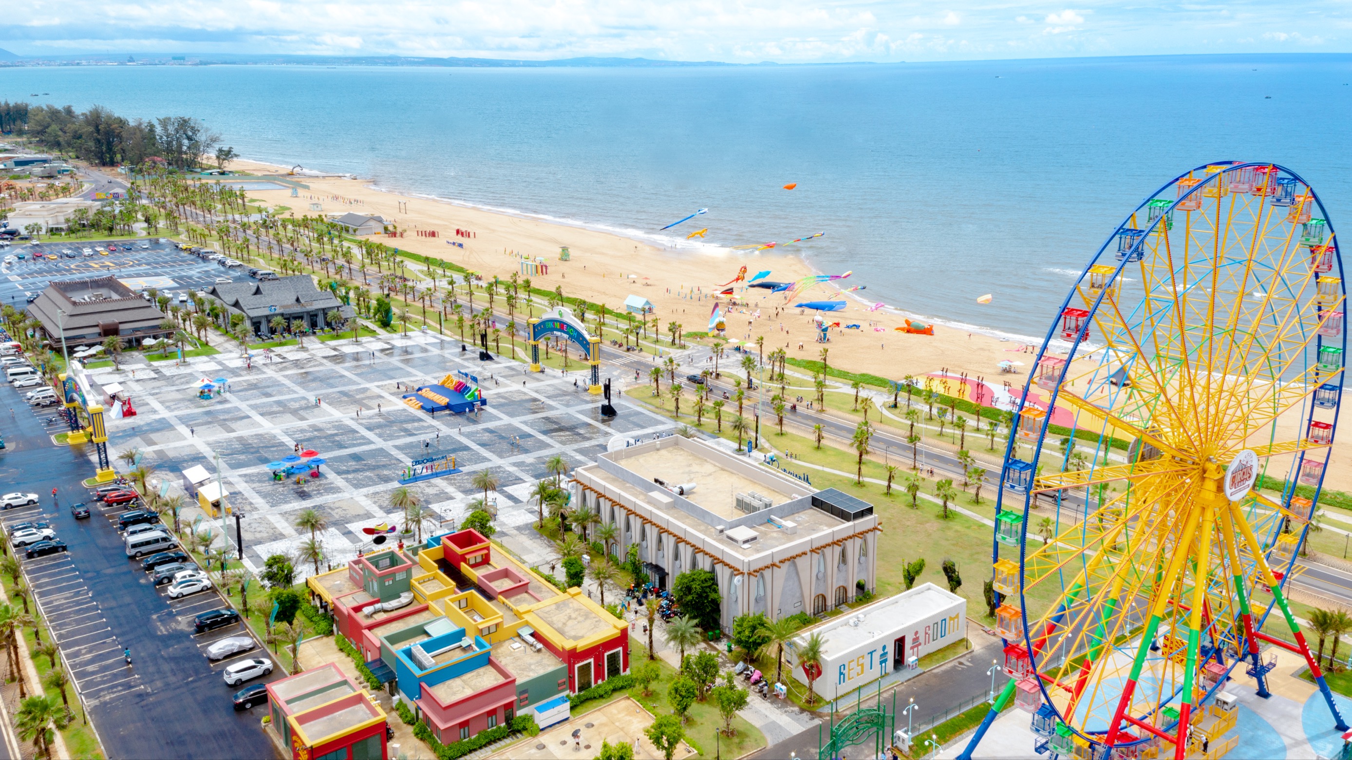 Thành phố biển Phan Thiết vốn có cảnh đẹp nguyên sơ và khí hậu nắng ấm quanh năm, mang đến cho du khách những trải nghiệm du lịch tích cực.