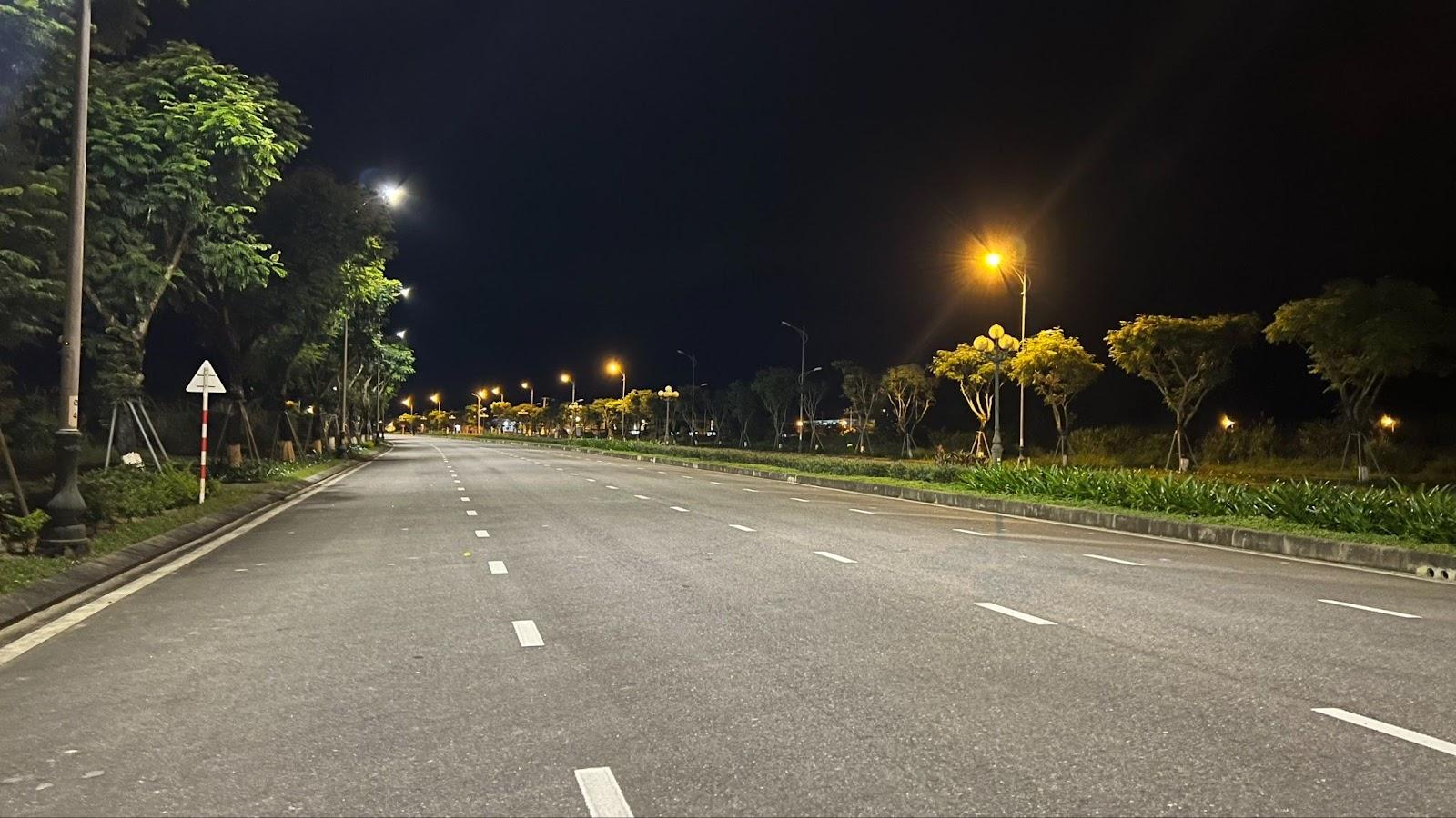 Tuyến đường tại khu Công nghệ cao Đà Nẵng áp dụng giải pháp và thiết bị chiếu sáng của Điện Quang.