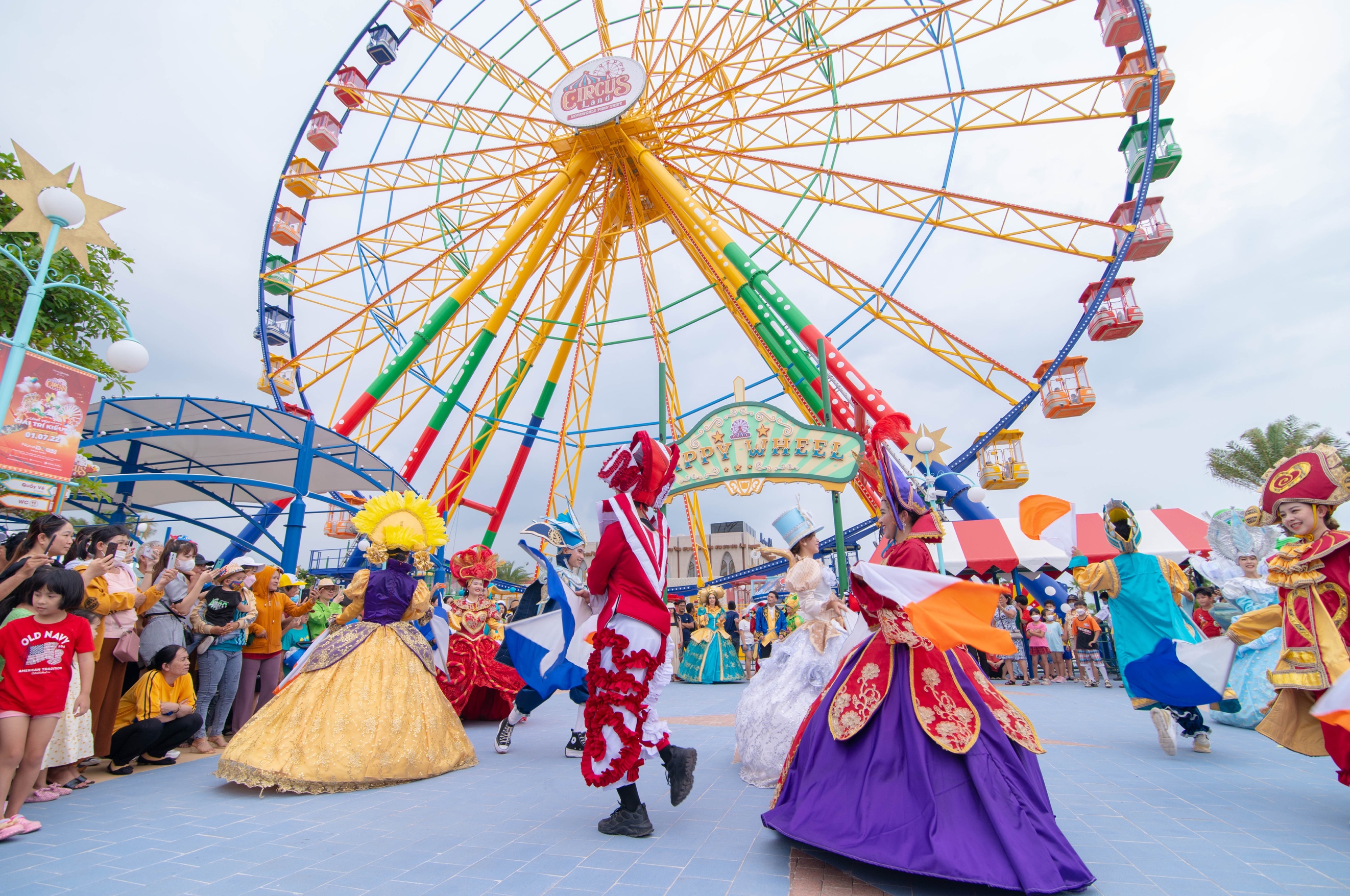 Lấy cảm hứng từ gánh xiếc Mỹ với đa dạng trò chơi, công viên giải trí Circus Land dạng trò chơi, luôn là điểm đến yêu thích của mọi du khách ở mọi lứa tuổi.