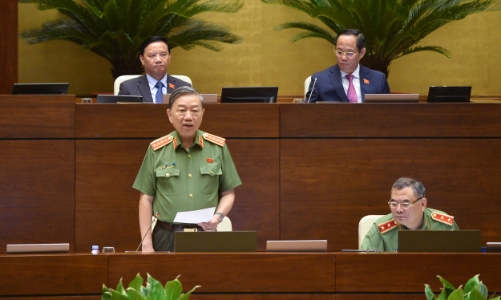 Bộ trưởng Tô Lâm trả lời chất vấn về tin độc hại trên internet và nạn mua bán dữ liệu cá nhân