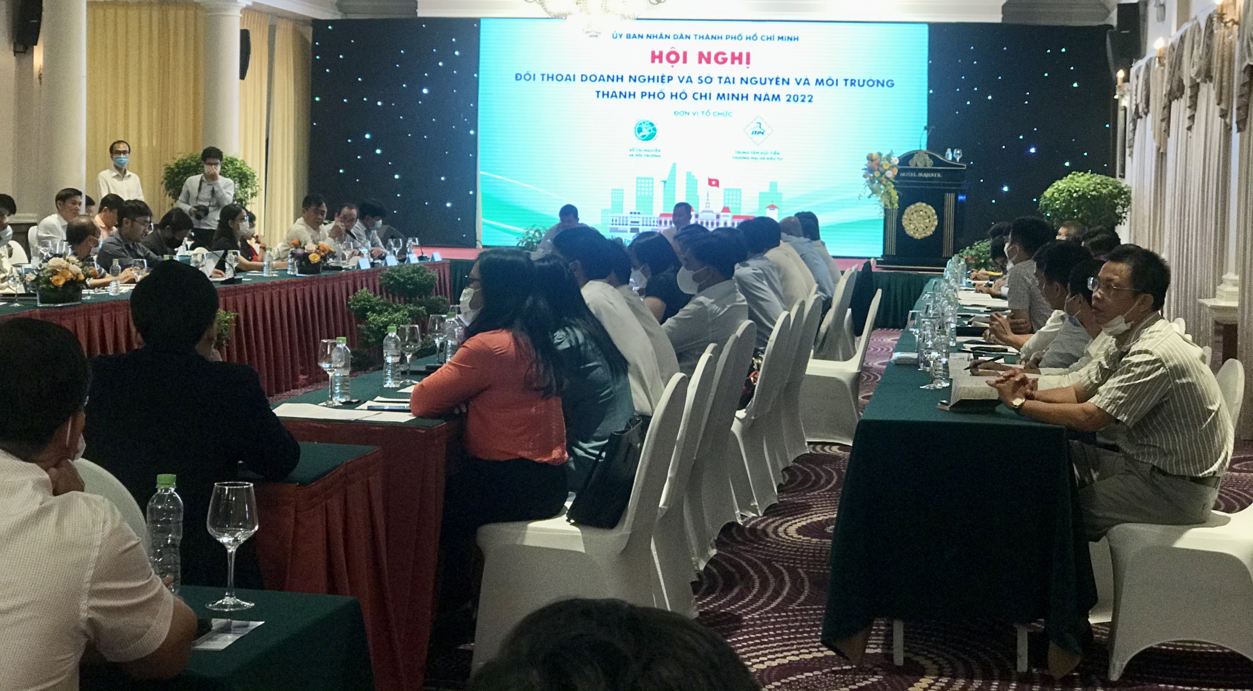 Nhiều t&igrave;nh huống vướng mắc đất đai được Sở T&agrave;i nguy&ecirc;n v&agrave; M&ocirc;i trường TP.HCM th&aacute;o gỡ trong buổi đối thoại với doanh nghiệp - Ảnh: VNE. &nbsp;