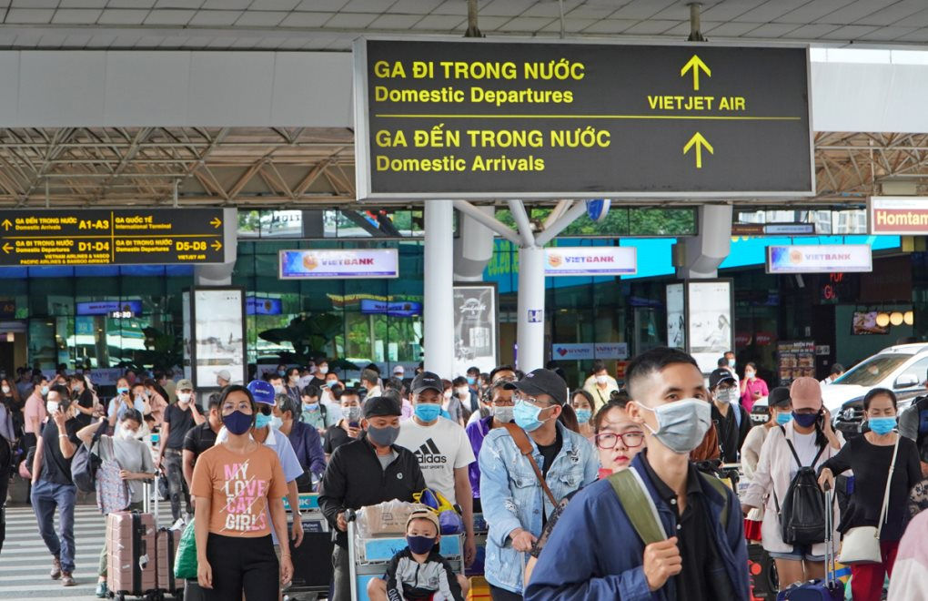 Cảnh ùn tắc tại sân bay Tân Sơn Nhất.