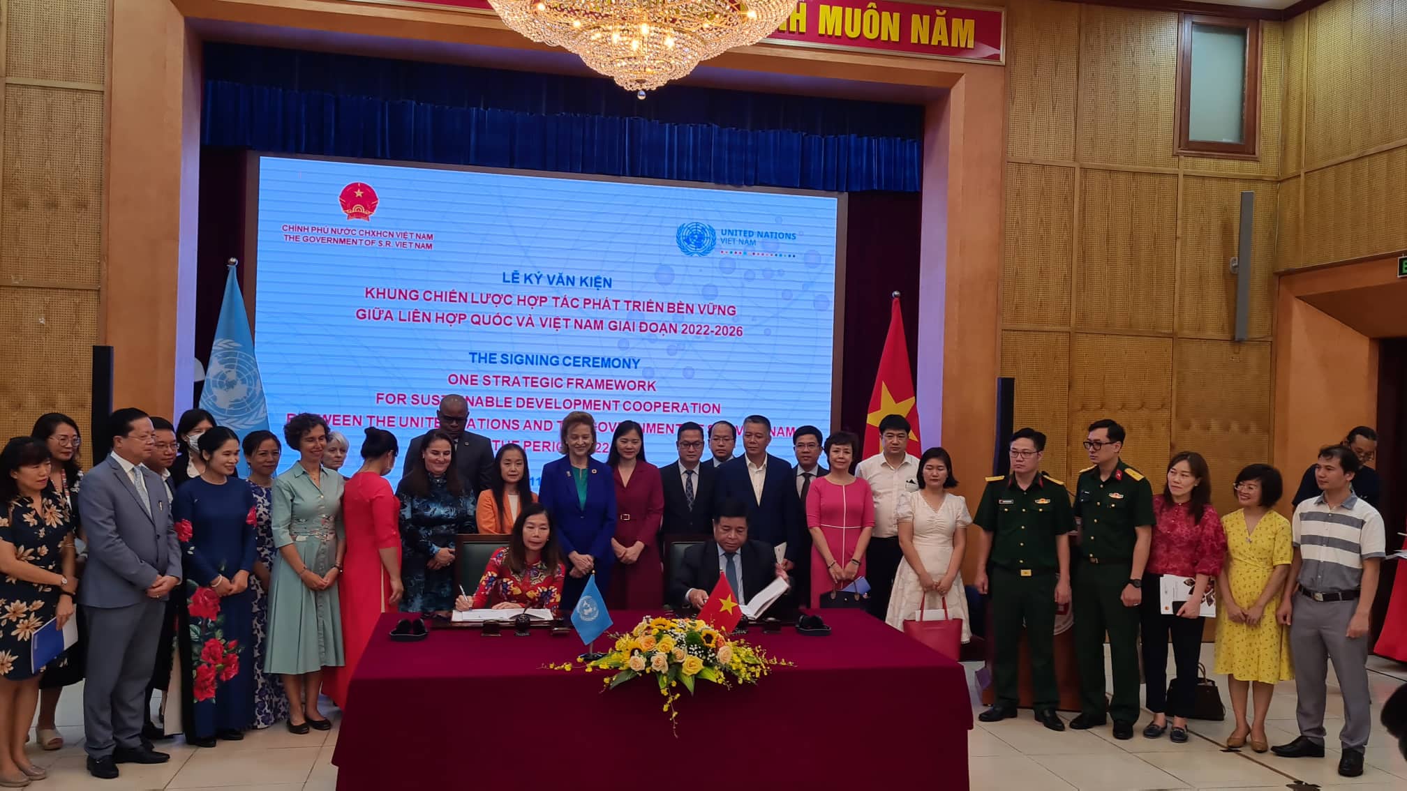 Toàn cảnh lễ ký kết.