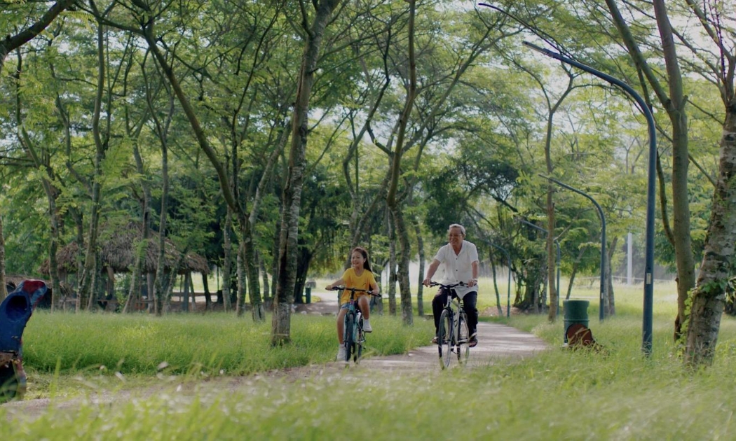 Bà Thu cũng như những người già khác, thấy hạnh phúc hơn khi về Ecopark sinh sống.