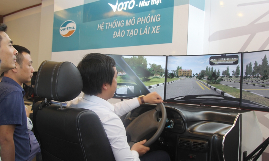 Theo lộ trình trước ngày 31/12/2022 các trung tâm đào tạo lái xe sẽ phải trang bị cabin mô phỏng học lái xe để đào tạo lái xe ô tô.