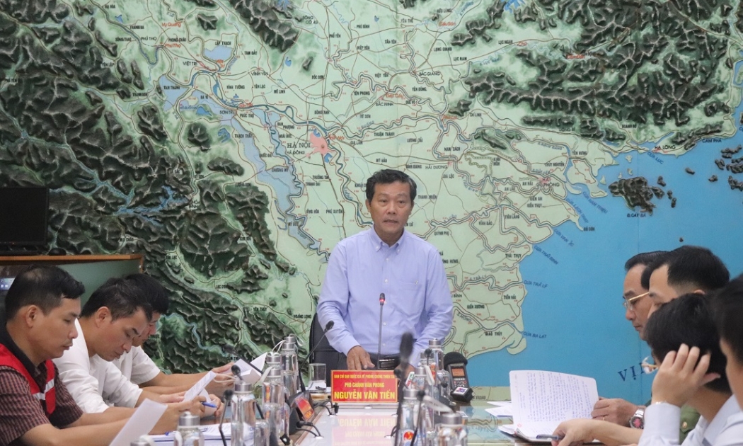 Ông Nguyễn Văn Tiến chủ trì cuộc họp