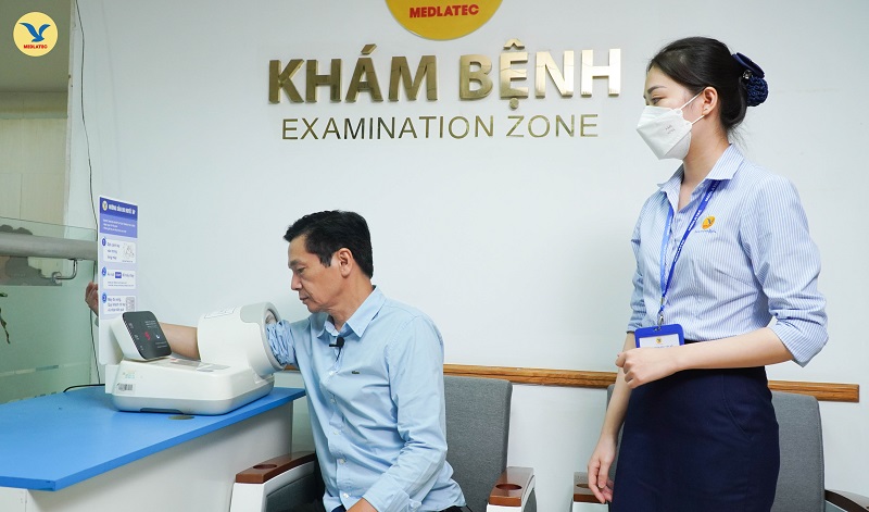 Nghệ sĩ Trung Anh v&ocirc; c&ugrave;ng ấn tượng về &ldquo;người MEDLATEC&rdquo; tận t&acirc;m, tận tụy v&agrave; nhiệt t&igrave;nh.