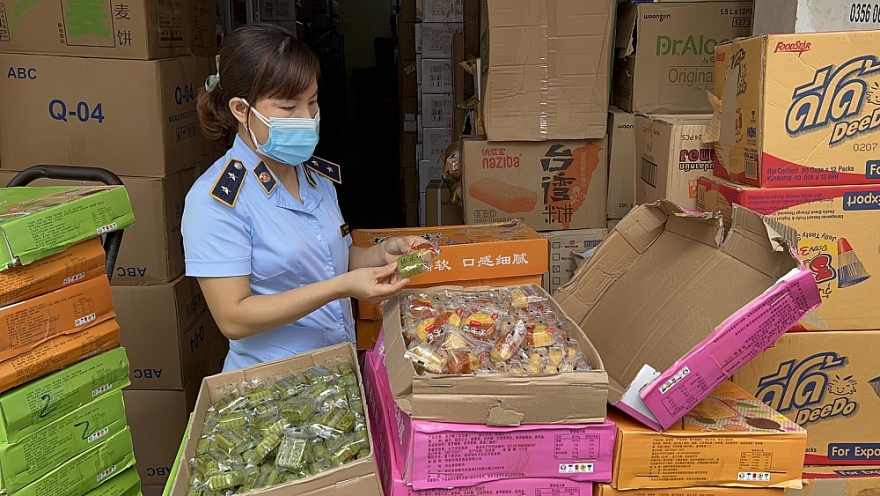Bánh trung thu không rõ nguồn gốc tại cửa hàng ông Nguyễn Công Dũng