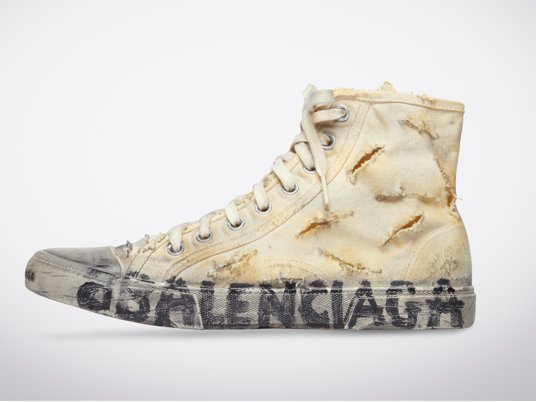 Đôi giày có tên Paris Sneakers phiên bản 