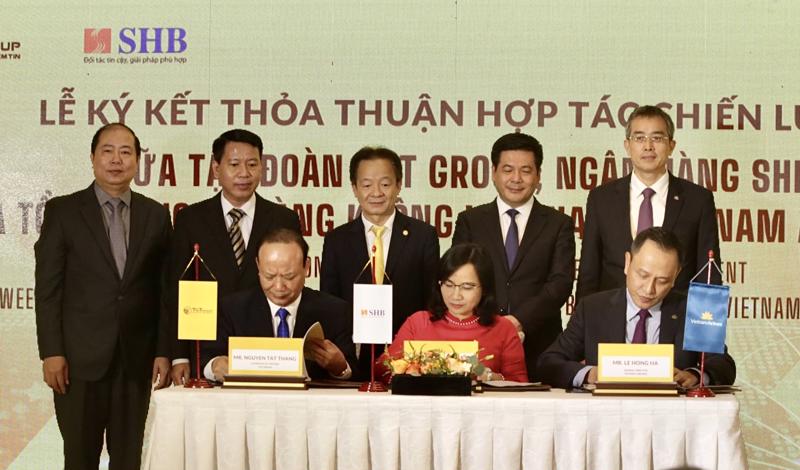 The signing ceremony for the memorandum of cooperation.