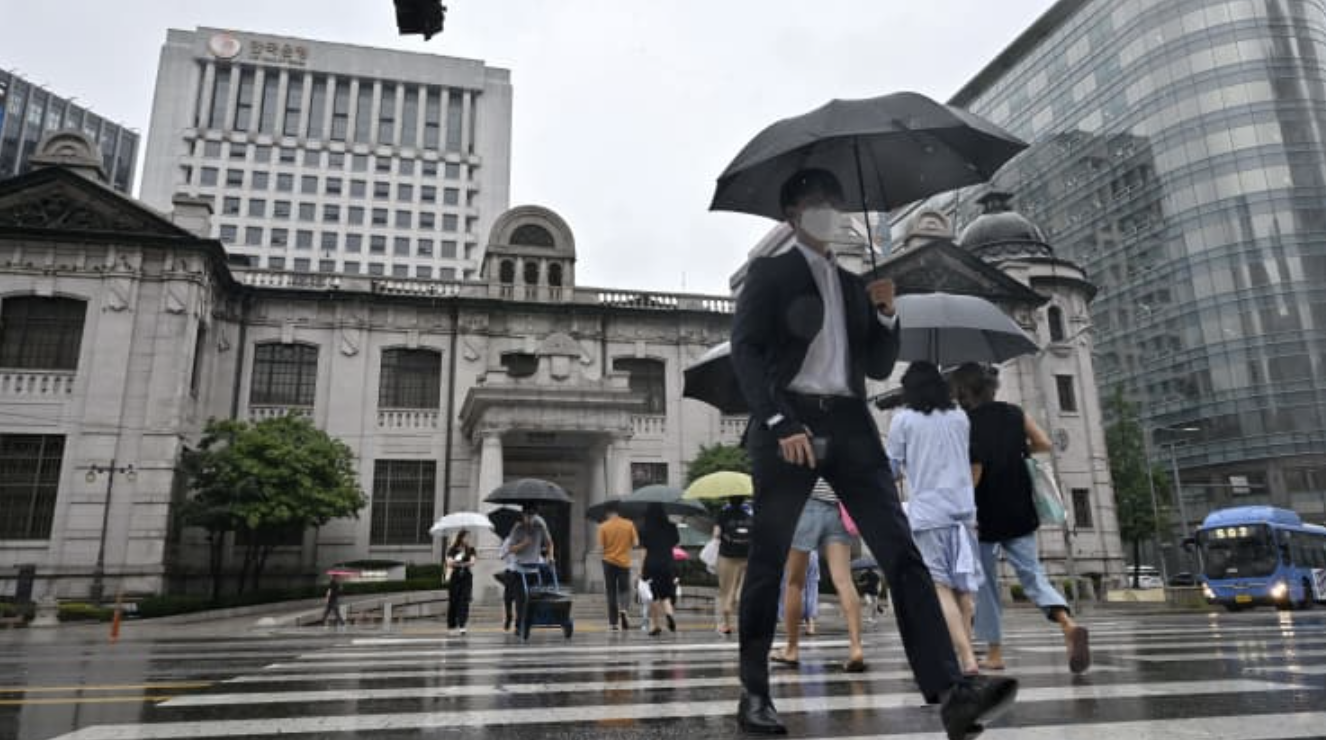 Bên ngoài trụ sở Ngân hàng Trung ương Hàn Quốc (BoK) ở Seoul - Ảnh: Getty/CNBC.