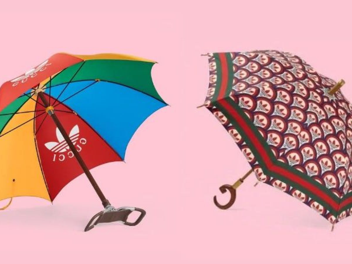 Chiếc &ocirc; kh&ocirc;ng che được mưa của Gucci v&agrave; Adidas c&oacute; gi&aacute; gần&nbsp;1.700 USD.