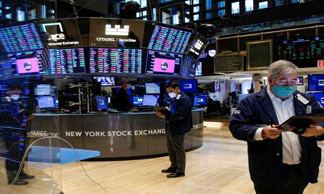 Các nhà giao dịch tại sàn chứng khoán New York - Ảnh: Getty Images