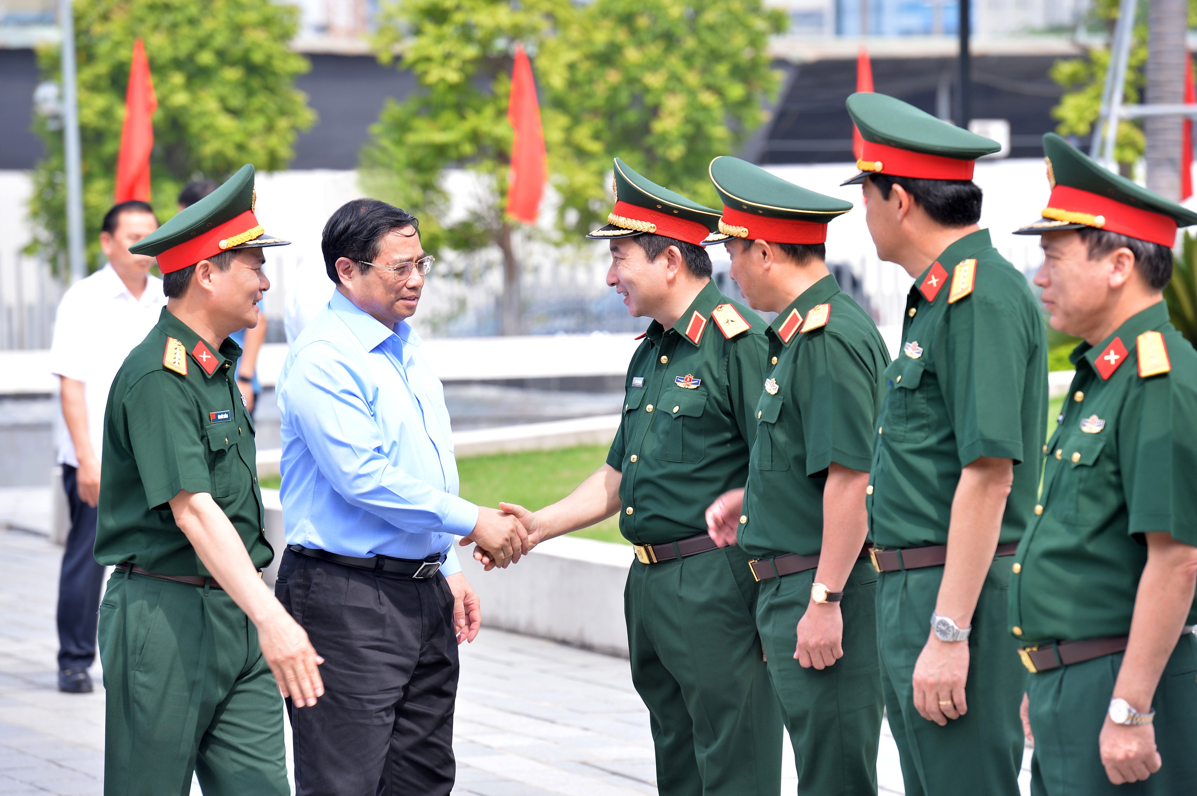 Thủ tướng ghi nhận và biểu dương sự phát triển nhanh và bền vững của Viettel, đã chuyển đổi mô hình rất thành công từ chủ yếu phục vụ quốc phòng sang mô hình lưỡng dụng, vừa phục vụ quốc phòng, vừa phát triển kinh tế - xã hội hiệu quả, đúng hướng, đáp ứng yêu cầu phát triển của đất nước.
