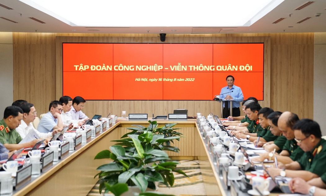 Thủ tướng đề nghị Bộ Quốc phòng chủ trì, phối hợp với các bộ, ngành liên quan tổng kết mô hình Viettel sau 30 năm thực hiện, rút ra các bài học kinh nghiệm trong xây dựng và phát triển một tập đoàn kinh tế nhà nước.