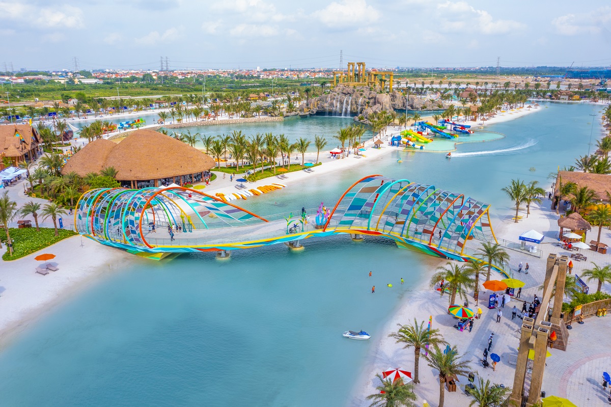 Tổ hợp c&ocirc;ng vi&ecirc;n Biển tạo s&oacute;ng Royal Wave Park đ&atilde; vận h&agrave;nh.