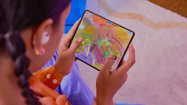 Samsung Galaxy Z Fold 4, ảnh: CNBC.