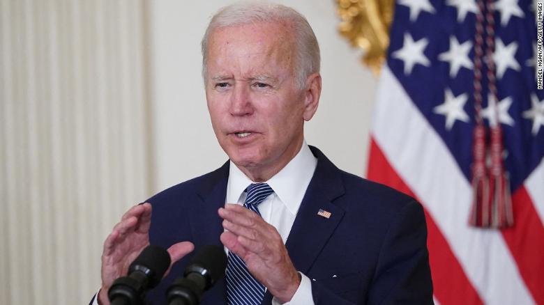 &Ocirc;ng Biden ph&aacute;t biểu tại buổi k&yacute; đạo luật - Ảnh: Getty Images
