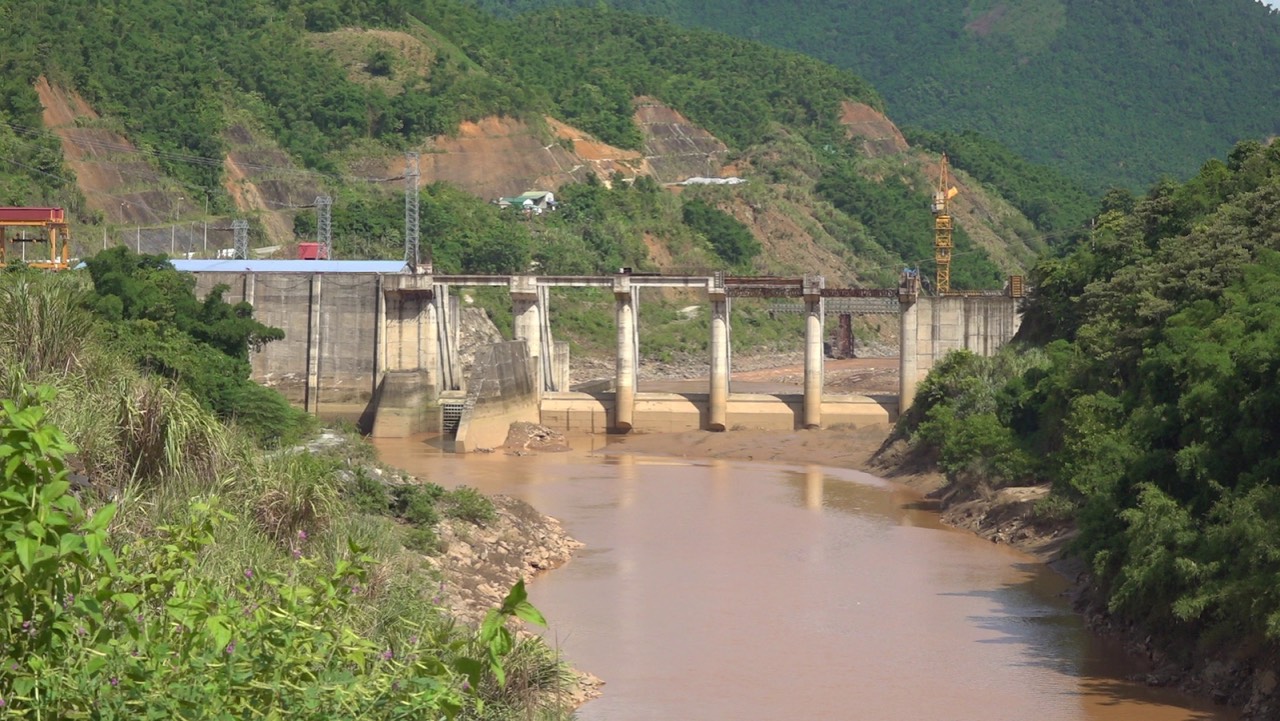 Dự &aacute;n thủy điện Hồi Xu&acirc;n, huyện Quan H&oacute;a chậm tiến độ hơn 10 năm qua.