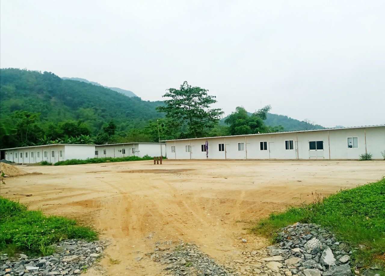 Dự án Nhà máy Xi-măng Thanh Sơn dự kiến đi vào hoạt động trong quý I/2010. Tuy nhiên, sau 13 năm vẫn chỉ là một bãi đất trống.