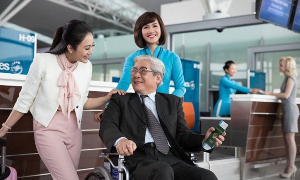 Đề nghị các hãng hàng không nâng cấp tính năng phần mềm bán vé trực tuyến để giảm giá vé tối thiểu 15% cho người cao tuổi.