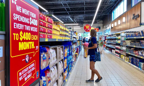 Ngành bán lẻ Mỹ đối diện bài toán tích trữ hàng tồn kho hay chấp nhận bán giảm giá?