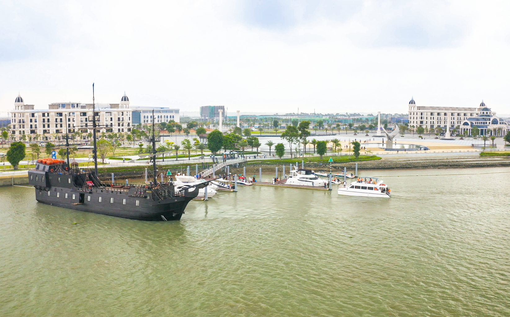 Kh&ocirc;ng gian sống sinh th&aacute;i giao h&ograve;a, ho&agrave;n chỉnh tiện &iacute;ch tại Aqua City.