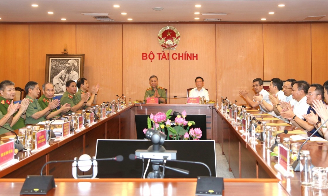 Toàn cảnh hội nghị phối hợp công tác giữa Bộ Công an và Bộ Tài chính trong lĩnh vực thuế, hải quan, an ninh tài chính.