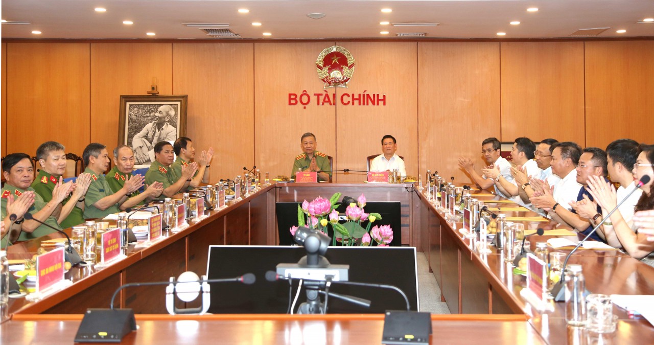 Toàn cảnh hội nghị phối hợp công tác giữa Bộ Công an và Bộ Tài chính trong lĩnh vực thuế, hải quan, an ninh tài chính.