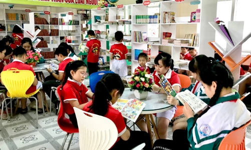 TP.HCM trao tặng 52.560 đầu sách đến thư viện 50 trường tiểu học