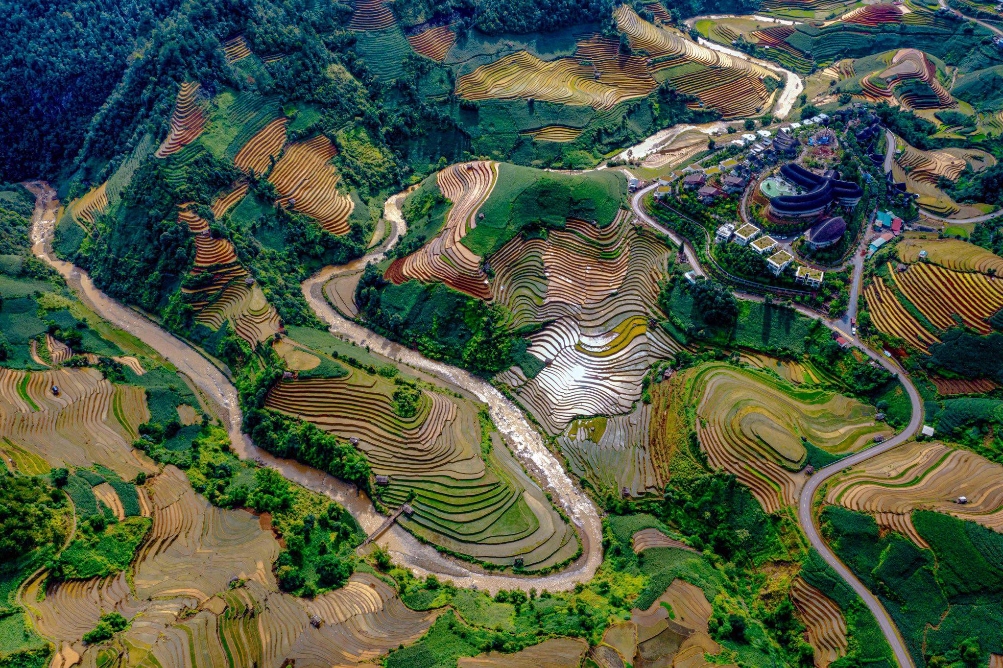 Đẩy mạnh xây dựng hạ tầng giao thông kết nối giữa các tỉnh trong vùng và giữa vùng với cả nước.