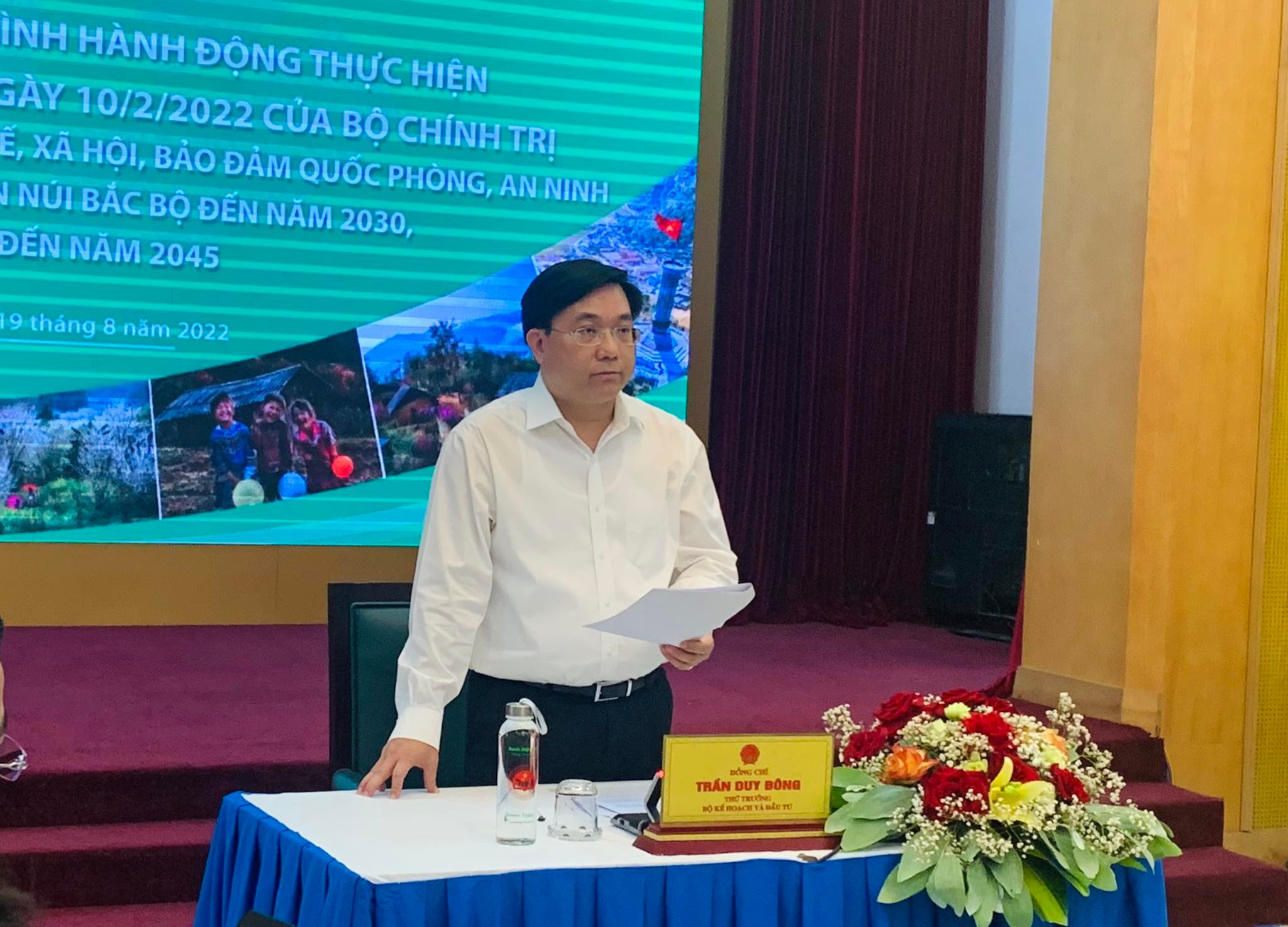 Thứ trưởng Trần Duy Đ&ocirc;ng chia sẻ tại buổi họp b&aacute;o.