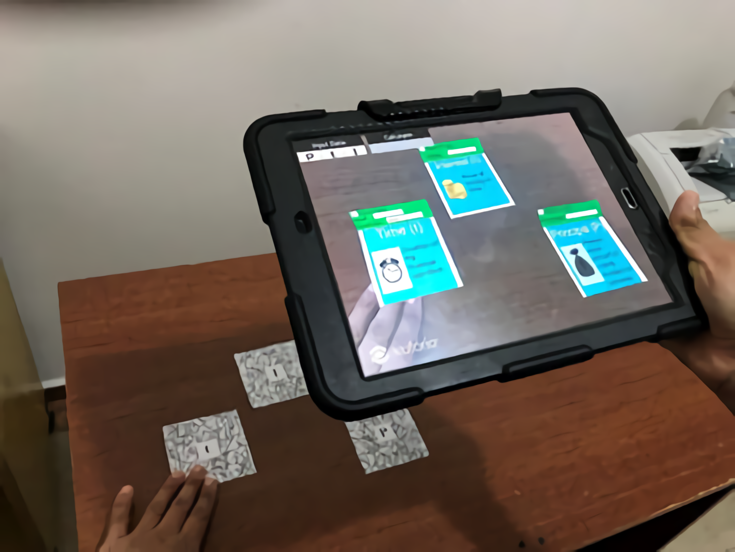 Cảm biến &aacute;nh s&aacute;ng c&oacute; thể nhận dạng c&aacute;c m&atilde; tr&ecirc;n mỗi trang s&aacute;ch