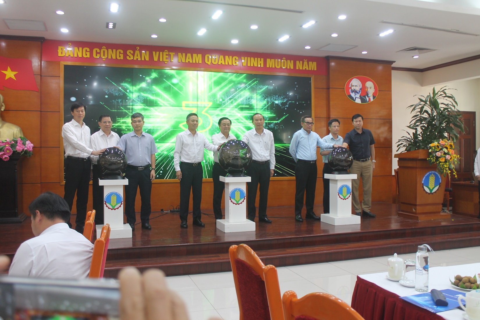 Bấm nút Hệ thống thông tin, cơ sở dữ liệu cấp, quản lý mã số vùng trồng nông nghiệp. 