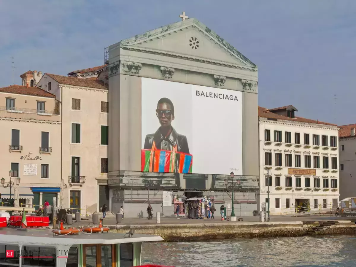 Reliance Brands Limited đ&atilde; k&yacute; một thỏa thuận chiến lược để đưa thương hiệu cao cấp Balenciaga v&agrave;o thị trường Ấn Độ.