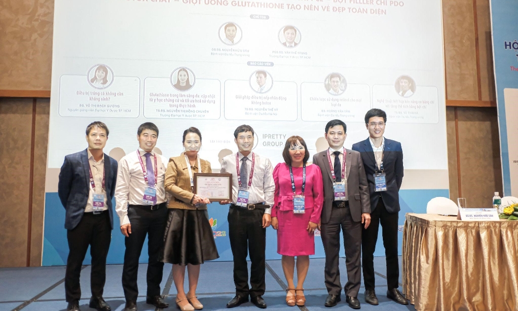 Dàn báo cáo viên và ban chủ tọa tại Phiên Khoa Học của Ipretty Group.