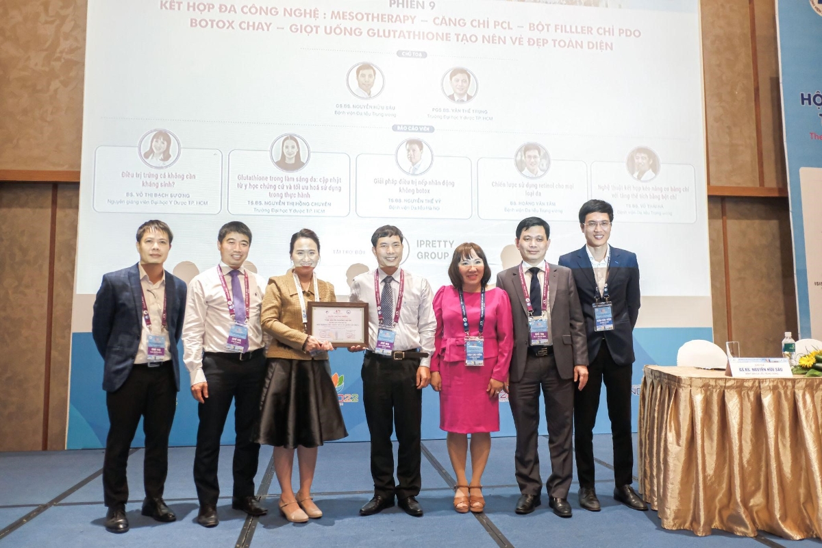 Dàn báo cáo viên và ban chủ tọa tại Phiên Khoa Học của Ipretty Group.