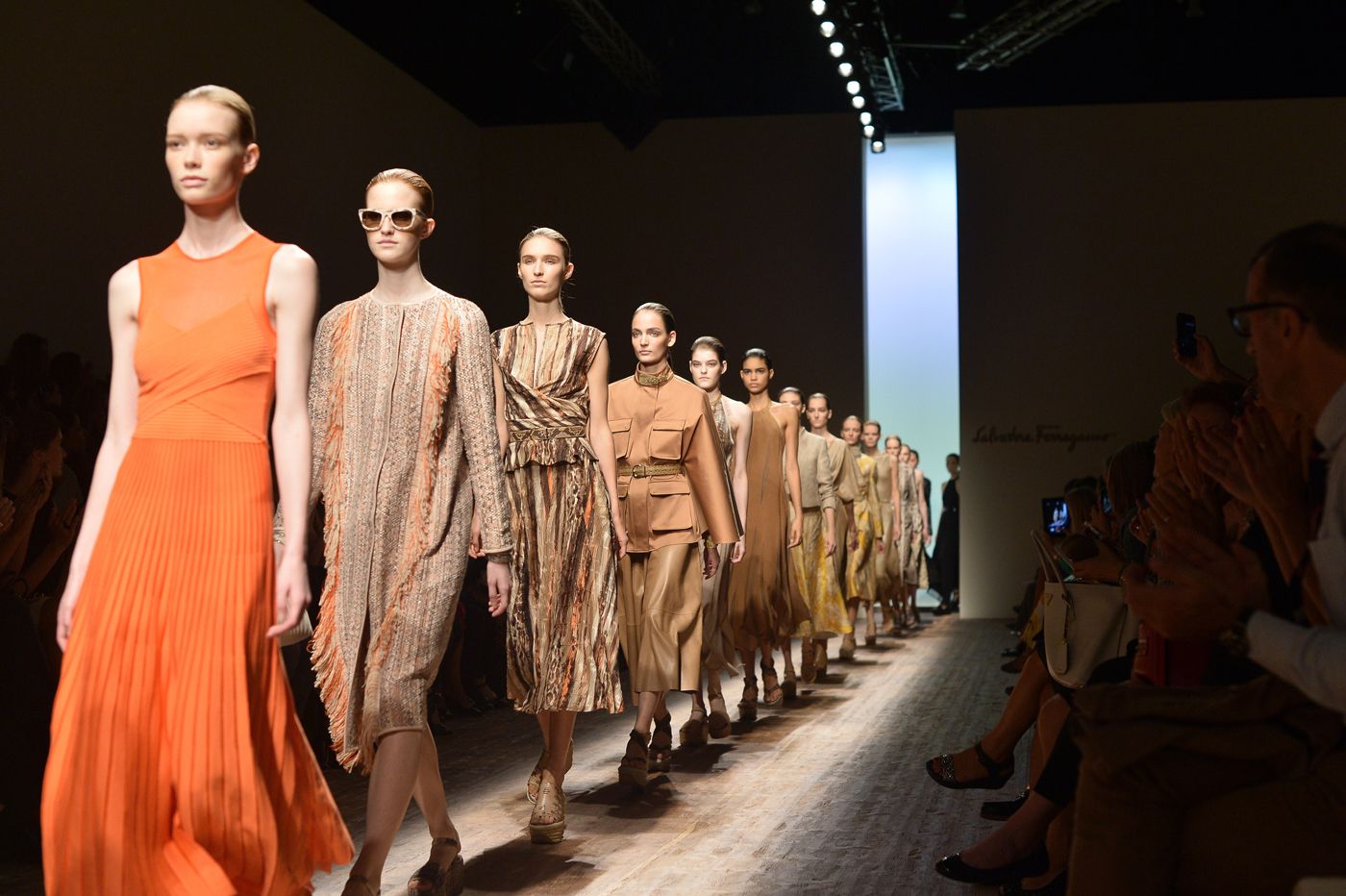 Ngo&agrave;i việc tăng cường khả năng kỹ thuật số của Ferragamo, thương hiệu cũng bổ nhiệm một t&acirc;n gi&aacute;m đốc s&aacute;ng tạo để l&agrave;m mới thương hiệu về mặt thiết kế.