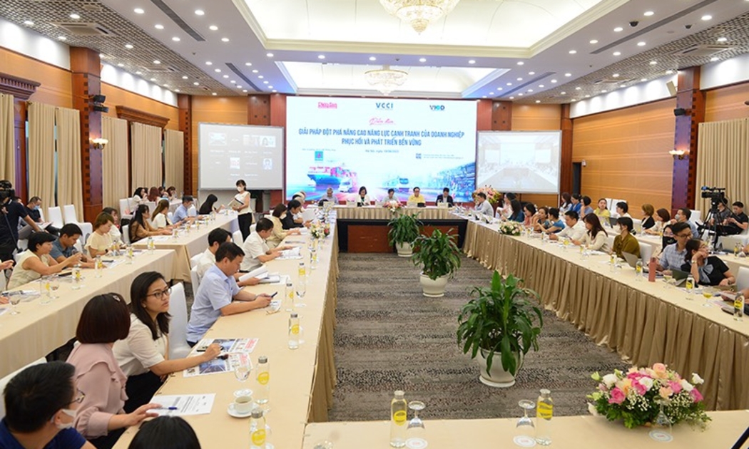 Diễn đàn “Giải pháp đột phá nâng cao năng lực cạnh tranh của doanh nghiệp phục hồi và phát triển bền vững”.