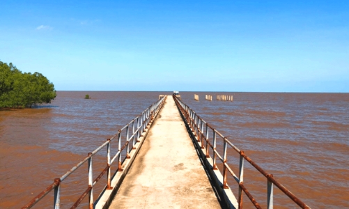 Tỉnh Sóc Trăng muốn thử nghiệm dùng cát biển dồi dào bù vào nguồn cát sông khan hiếm để làm cao tốc