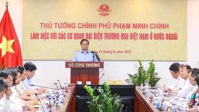 PM meets with Vietnam Trade Office network