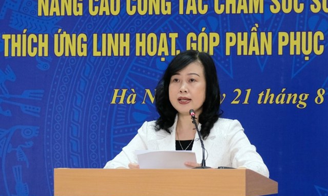 Quyền Bộ trưởng Bộ Y tế Đào Hồng Lan báo cáo về công tác y tế tại hội nghị. Ảnh - Trần Minh.