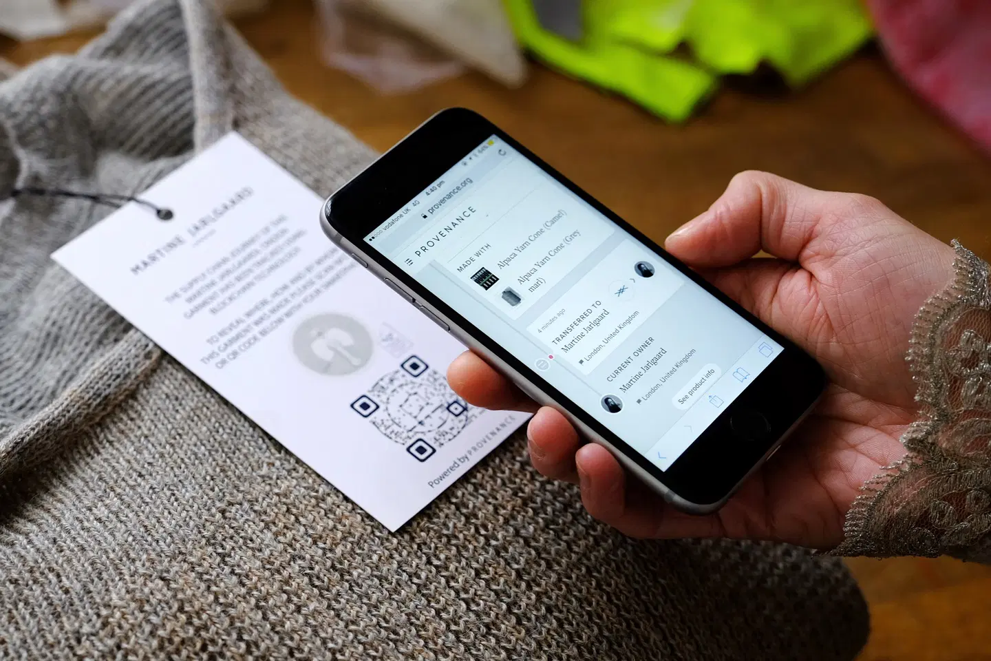 Xu hướng may mặc mới của thế giới l&agrave; kh&aacute;ch h&agrave;ng quan t&acirc;m tới t&iacute;nh bền vững của sản phẩm cũng như quy tr&igrave;nh sản xuất đầu - cuối đạt c&aacute;c ti&ecirc;u chuẩn xanh.