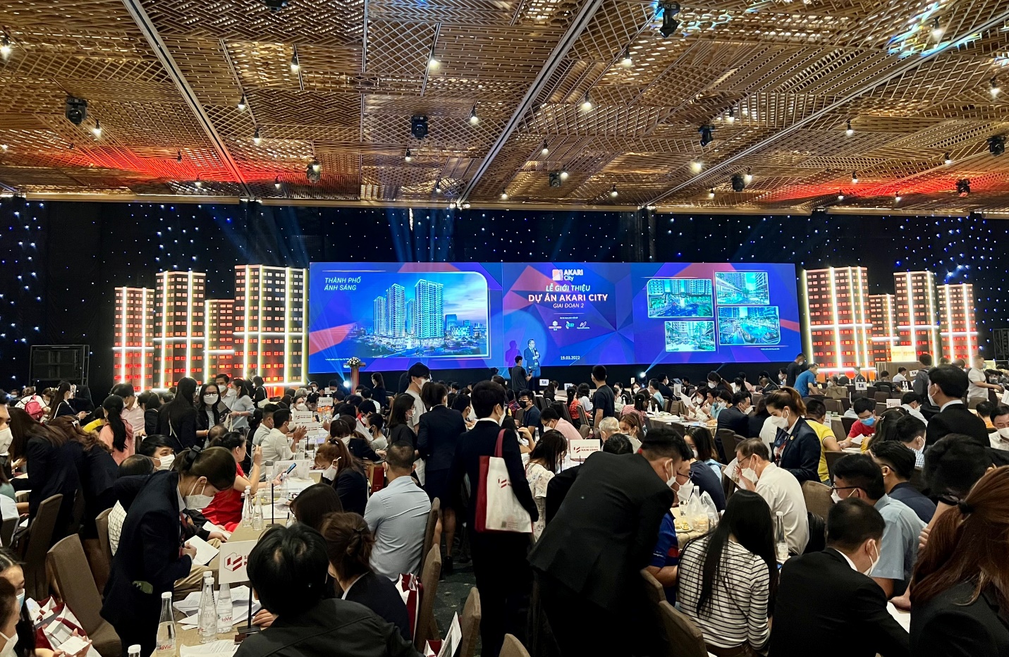 Rất đông khách hàng mua ở và nhà đầu tư đã “chọn mặt gửi vàng” cho căn hộ Akari City.