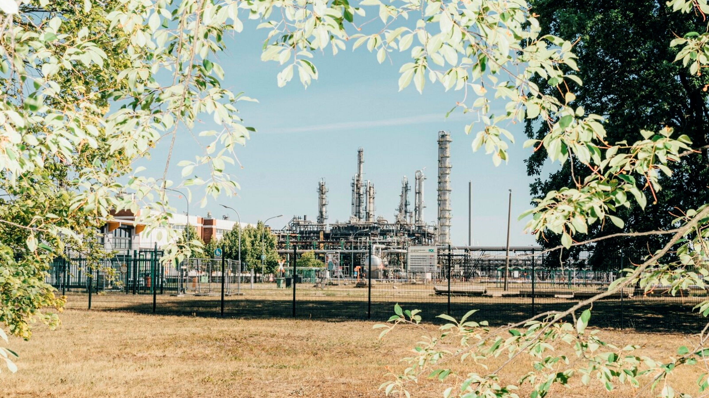 Nhà máy lọc dầu PCK ở Schwedt, Đức - Ảnh: FT.