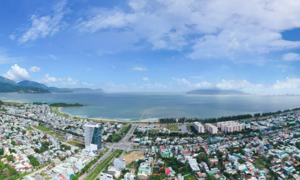 Một phần khu vực Tây Bắc của thành phố Đà Nẵng, hướng nhìn ra vịnh Đà Nẵng.