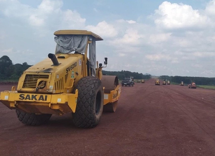 Thi công trên công trường gói thầu XL03, cao tốc Phan Thiết - Dầu Giây qua huyện Xuân Lộc (Đồng Nai). 